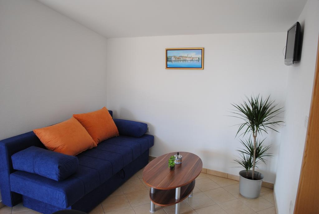 Apartments Kairos - Bili 9 Kaštela Habitación foto