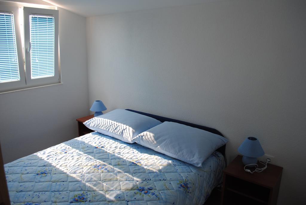 Apartments Kairos - Bili 9 Kaštela Habitación foto